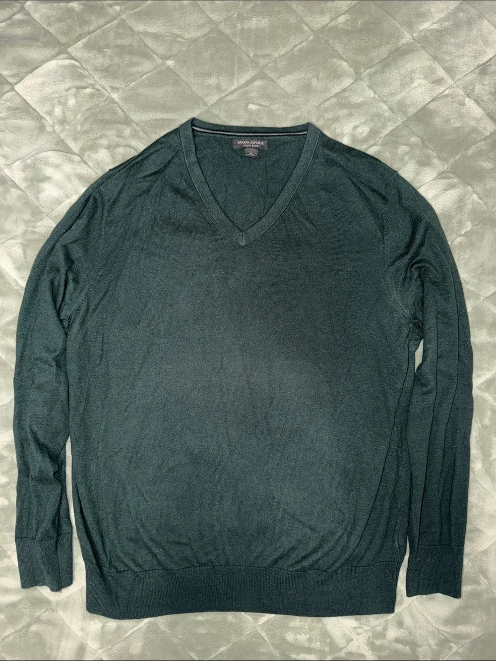 Banana Republic Men's Dark Green Luxury Blend Silk-Cashmere V-Neck Sweater